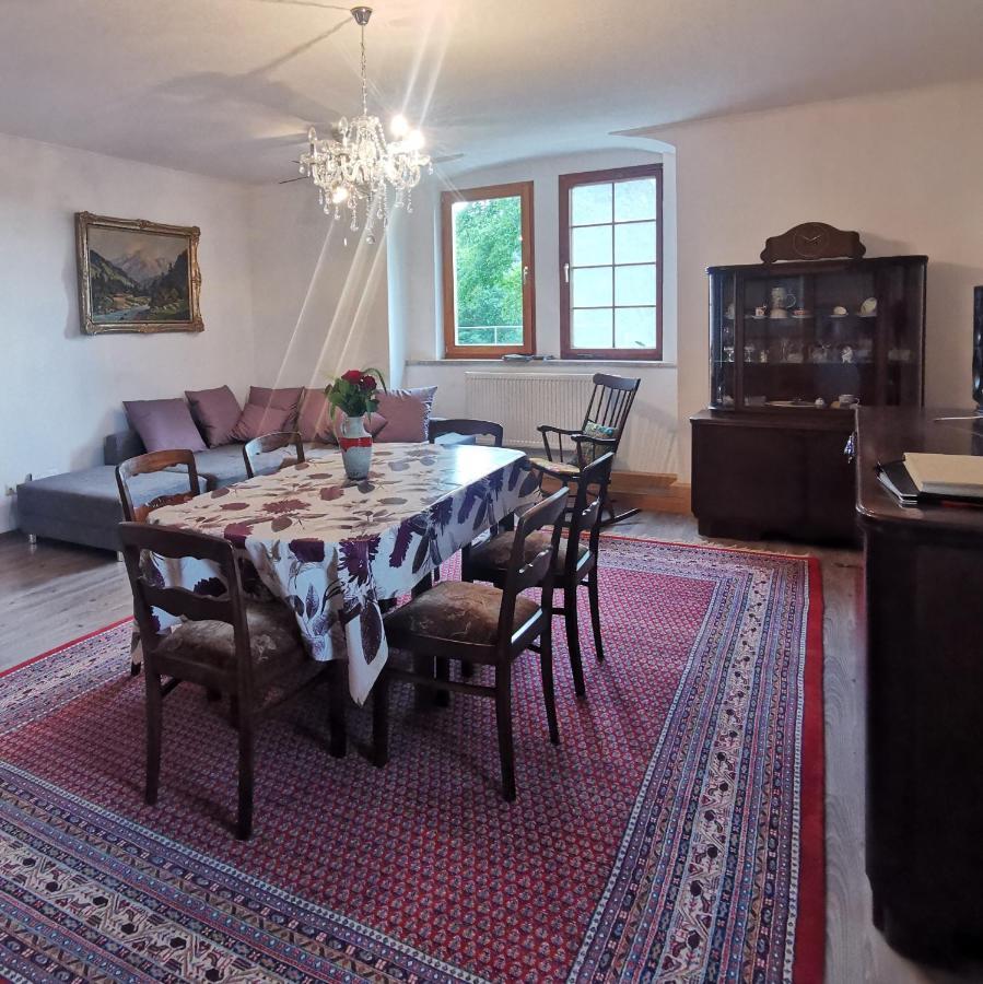 Ruhige Ferienwohnung Im Gutshaus Niederorschel Luaran gambar