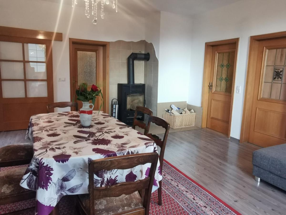 Ruhige Ferienwohnung Im Gutshaus Niederorschel Luaran gambar